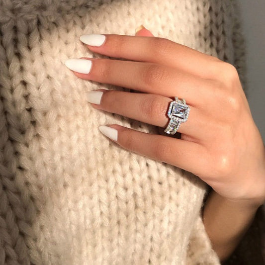 Virloxia Jewellery ring with diamonds