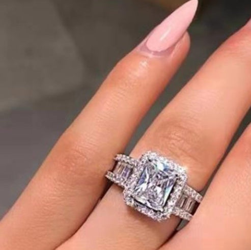 Virloxia Jewellery ring with diamonds